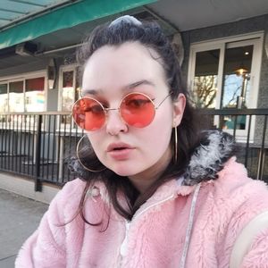 Meet your Posher, Mallory